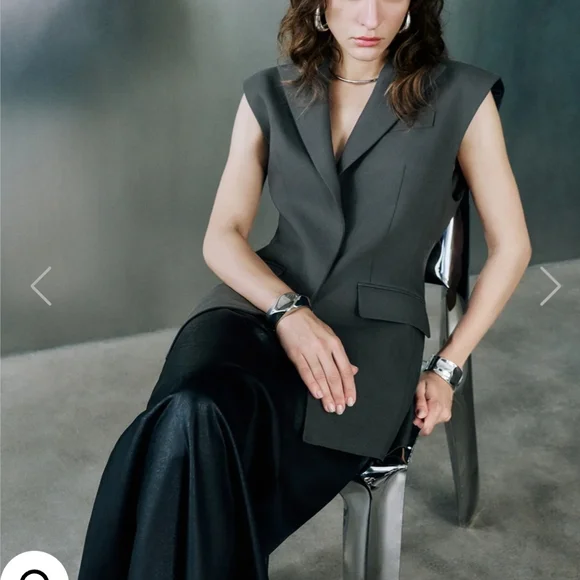 Urban Revivo Charcoal Sleeveless Blazer/Vest - Picture 3 of 7